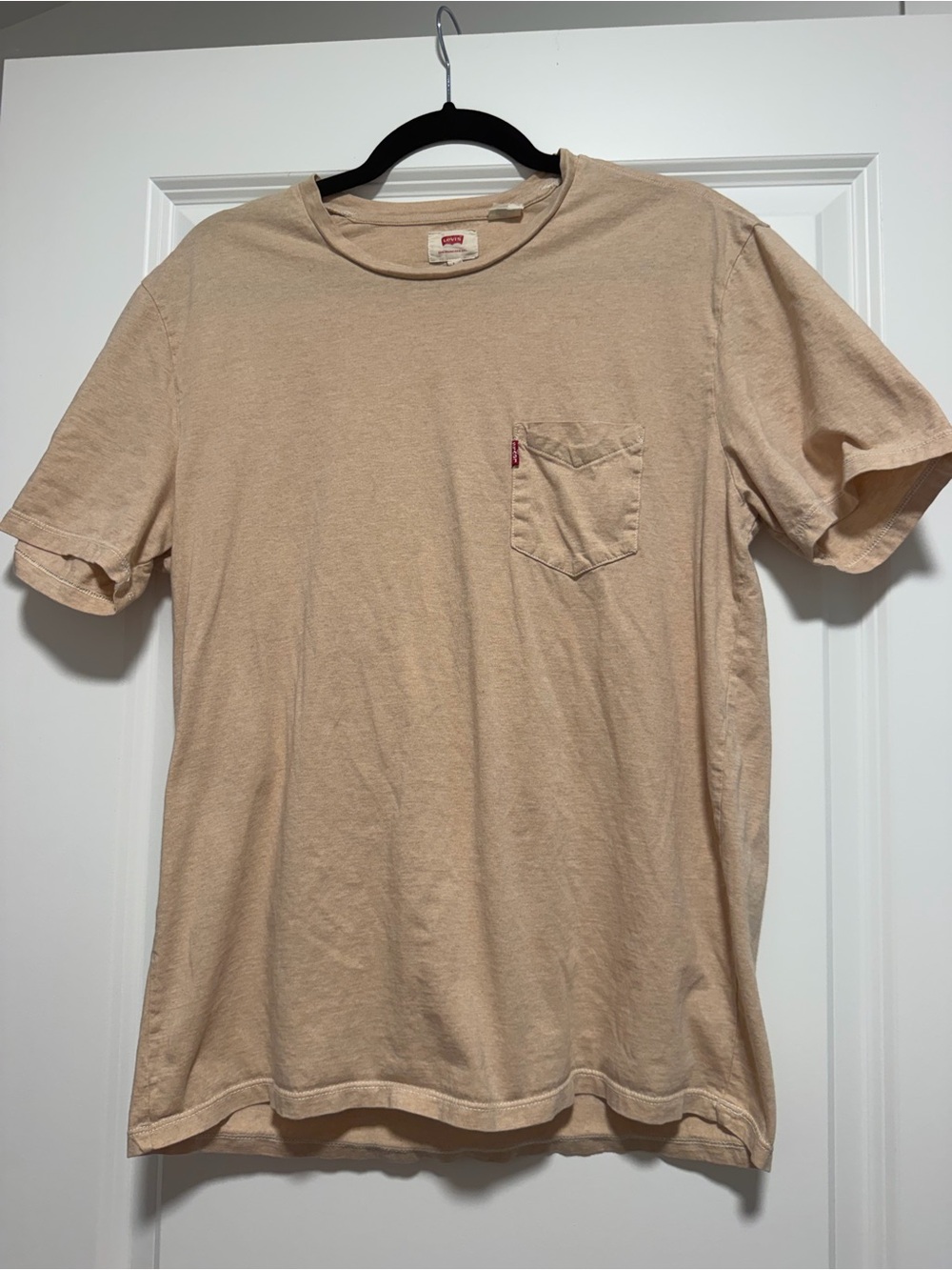 Levi's Men's Short-Sleeve Pocket Tee in Light Beige